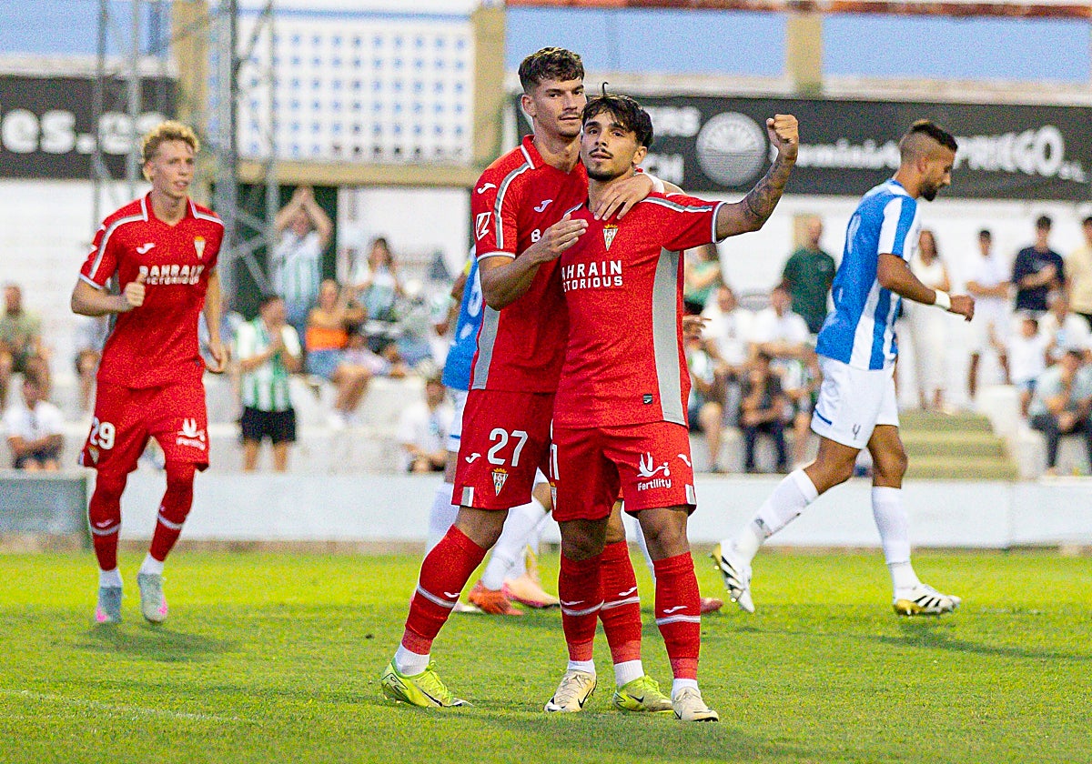 Kevin Medina celebra el tanto de la victoria de penalti