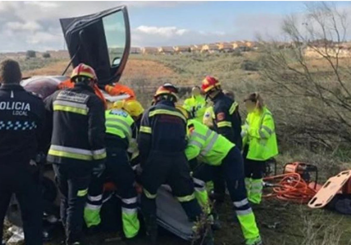 Los bomberos han tenido que desencarcelar el cuerpo de la joven
