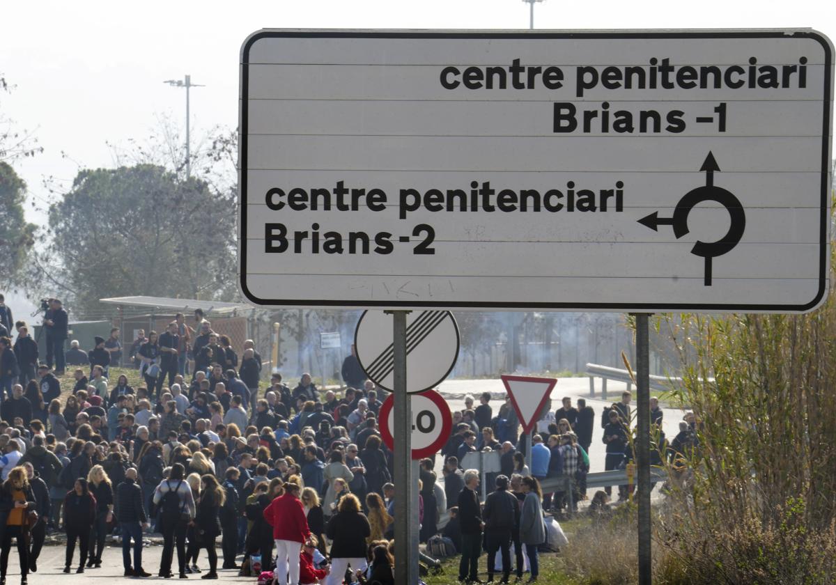 Acceso a la cárcel de Brians.