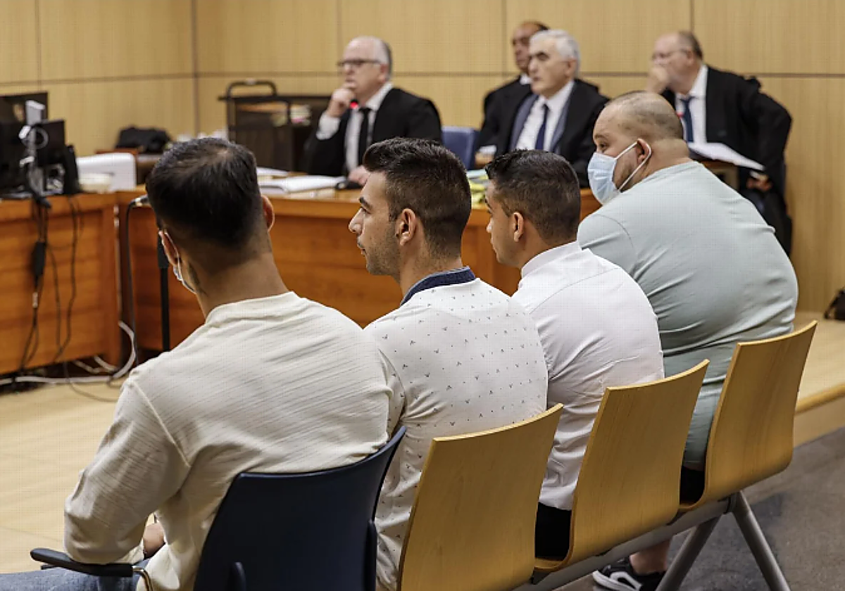 Imagen del juicio contra los acusados por la violación grupal a una menor en la Vall d'Albaida