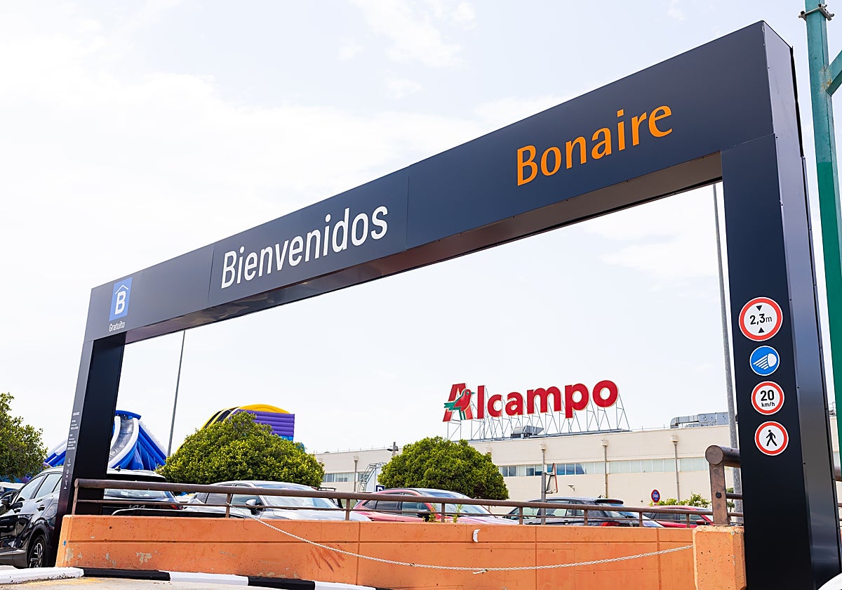 Imagen de la reapertura del parking del centro comercial Bonaire, en Valencia