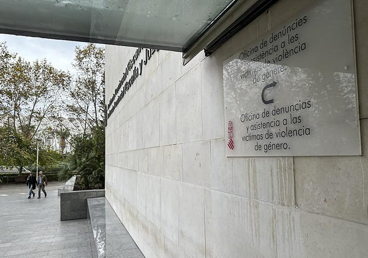 Piden crcel para un padre acusado de darle un vibrador a su hija y  ensearle a masturbarse