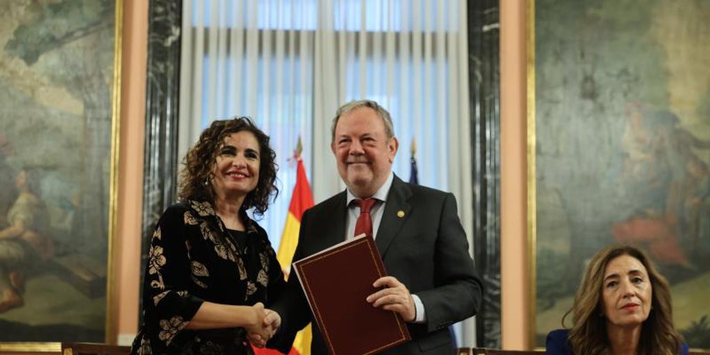 El Gobierno solo paga un tercio del gasto a los dependientes andaluces, pero pacta abonar el 50% a los vascos