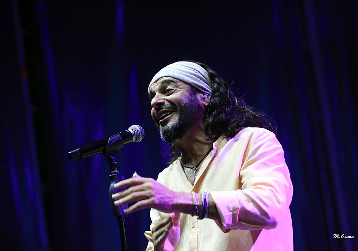 El Arrebato, en un momento del concierto en Priego