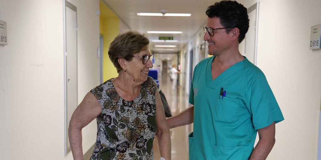 El Hospital La Fe lidera en España la cirugía de prótesis de cadera con una técnica mínimamente invasiva