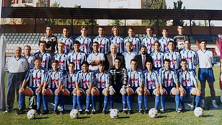 Plantilla del Talavera CF de la temporada 1997-1998, que jugó la promoción de ascenso a Segunda división