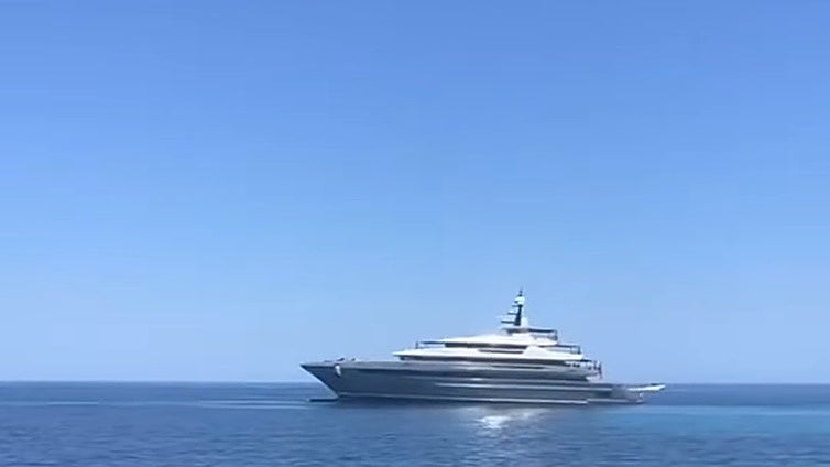 Multa de 200.000 euros al megayate 'Attila' tras navegar de forma irregular en aguas de Formentera