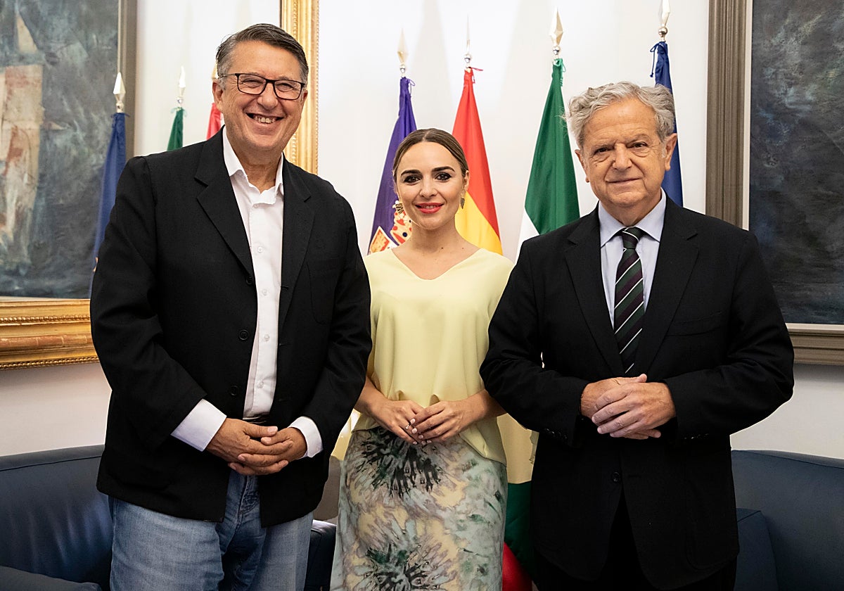 Firma del convenio para el espectáculo 'Pasión y duende del caballo andaluz'