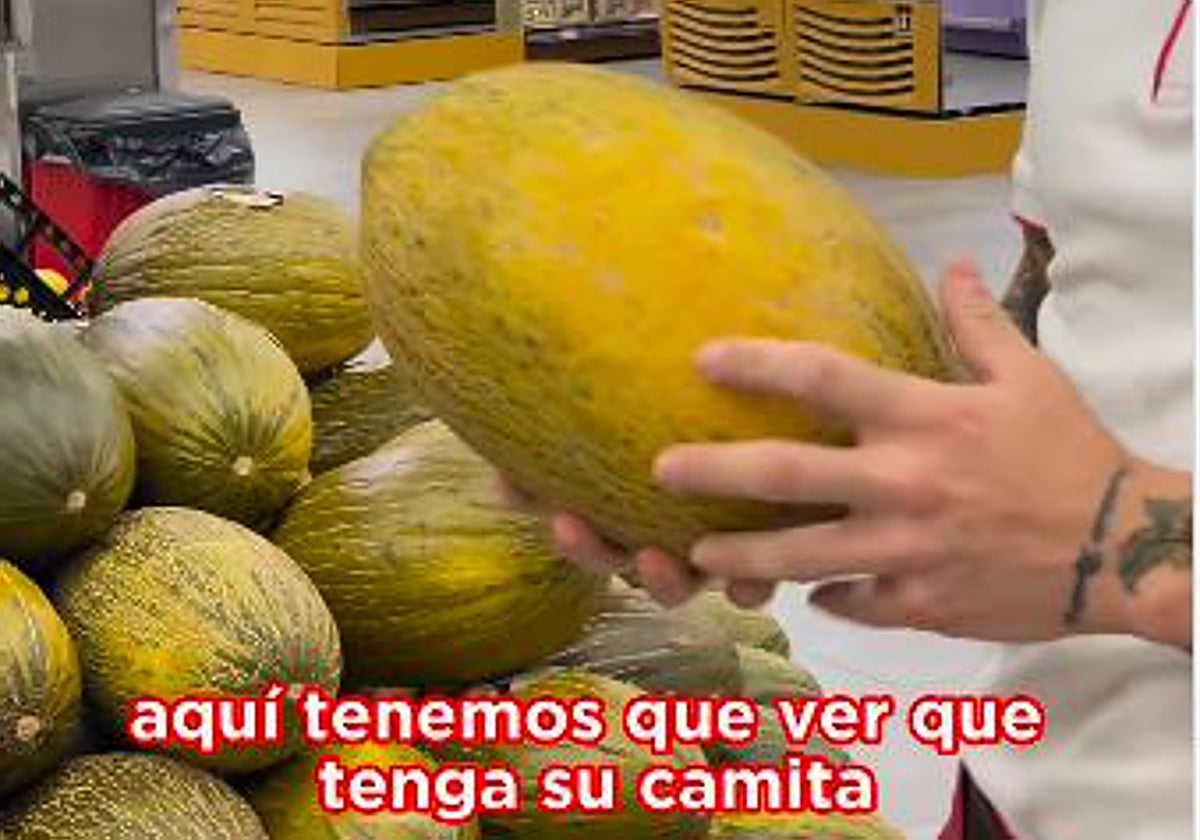 El frutero de supermercados Deza en el perfil oficial de Instagram