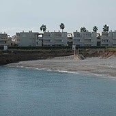 Hallan el cadáver de un hombre flotando en el mar en una playa de Vinaròs
