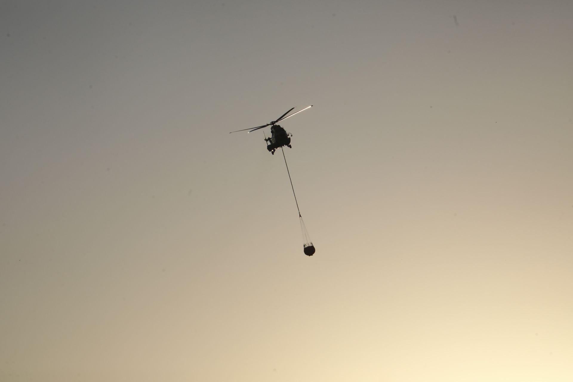 El incendio en la zona del Castillo de la Albaida en Córdoba, en imágenes