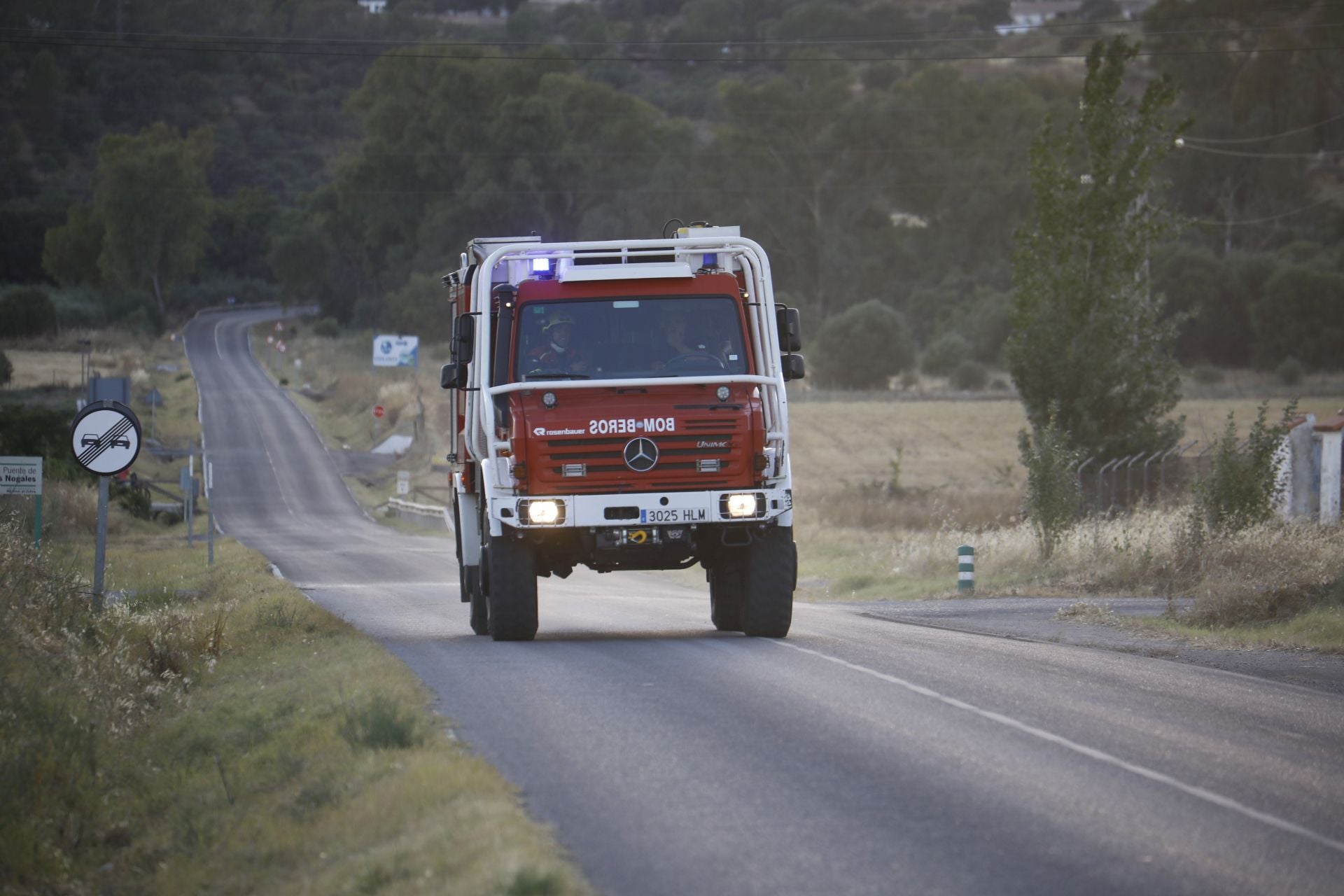 El incendio en la zona del Castillo de la Albaida en Córdoba, en imágenes