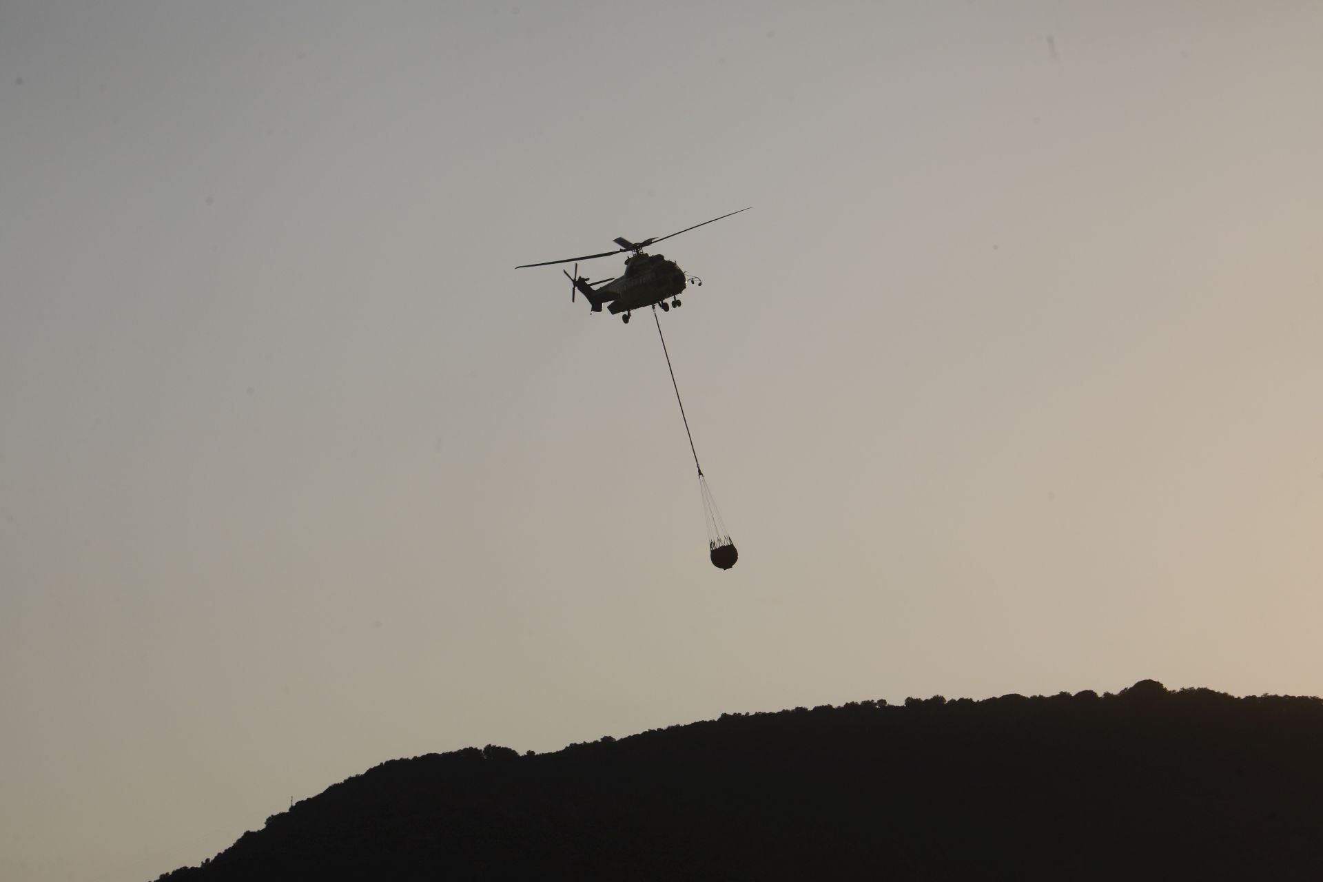 El incendio en la zona del Castillo de la Albaida en Córdoba, en imágenes