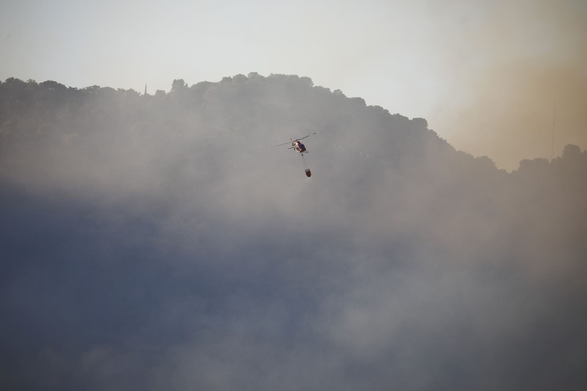 El incendio en la zona del Castillo de la Albaida en Córdoba, en imágenes