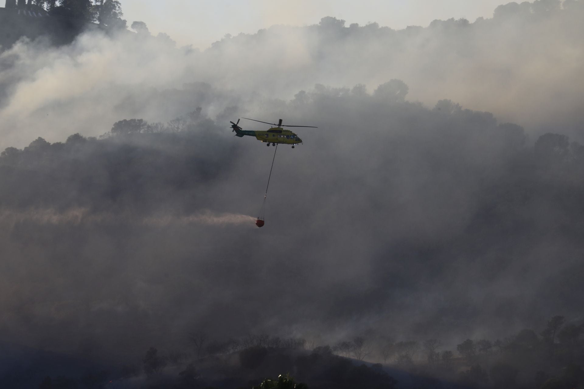 El incendio en la zona del Castillo de la Albaida en Córdoba, en imágenes