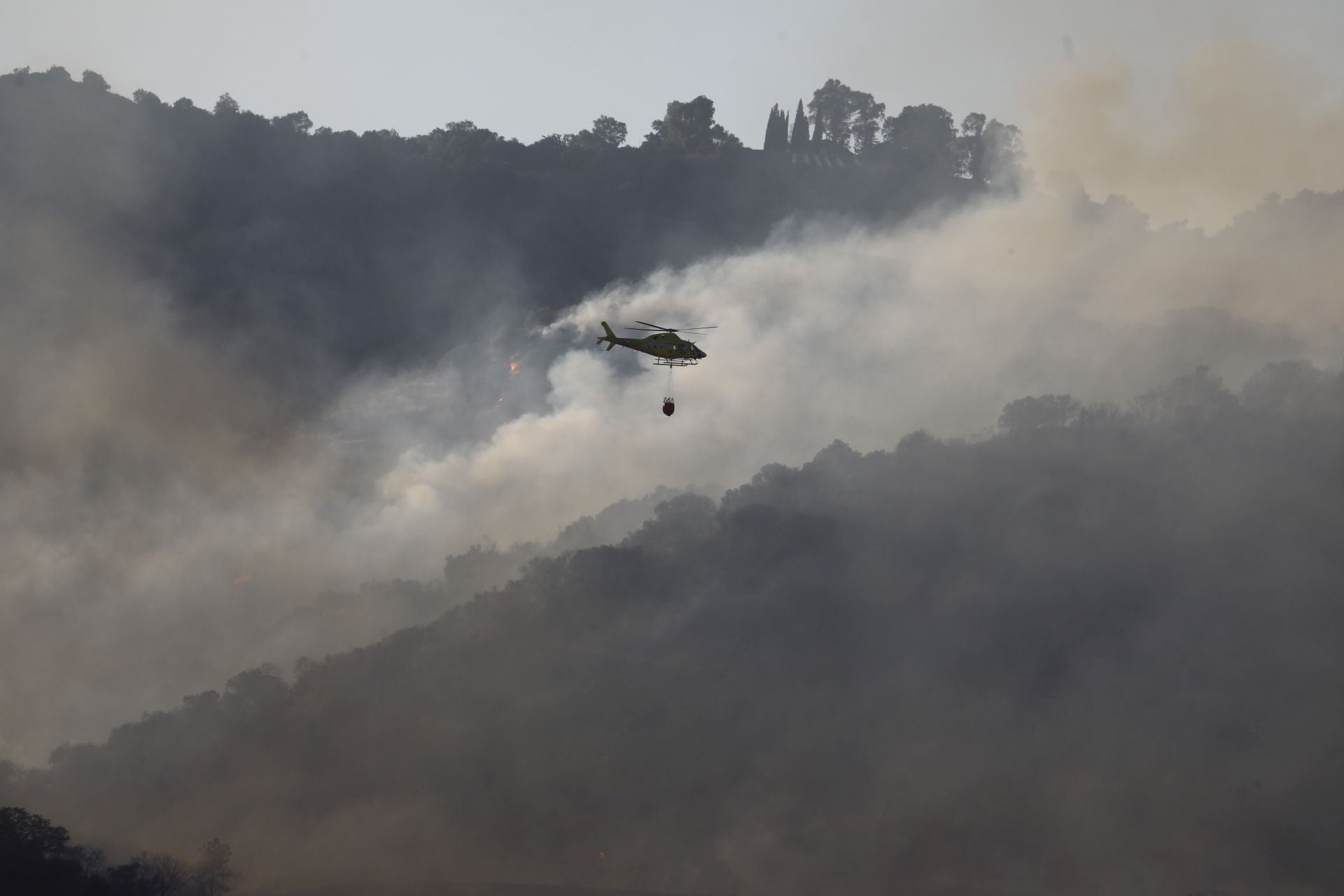 El incendio en la zona del Castillo de la Albaida en Córdoba, en imágenes