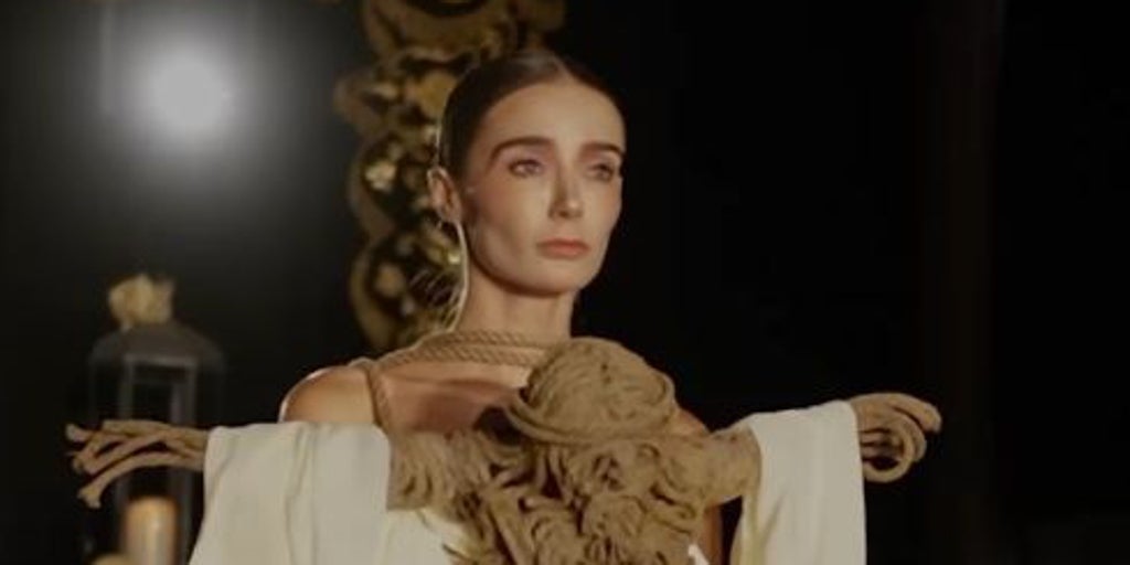Cómo nació el Cristo de cuerda vegetal que sorprendió en el desfile de Juana Martín en París