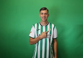 El Córdoba CF hace oficial la llegada de Dani Requena, centrocampista del Villarreal B