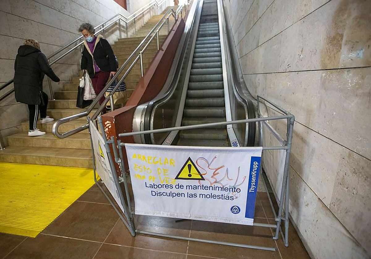Escaleras mecánicas de la estación de autobuses de Toledo