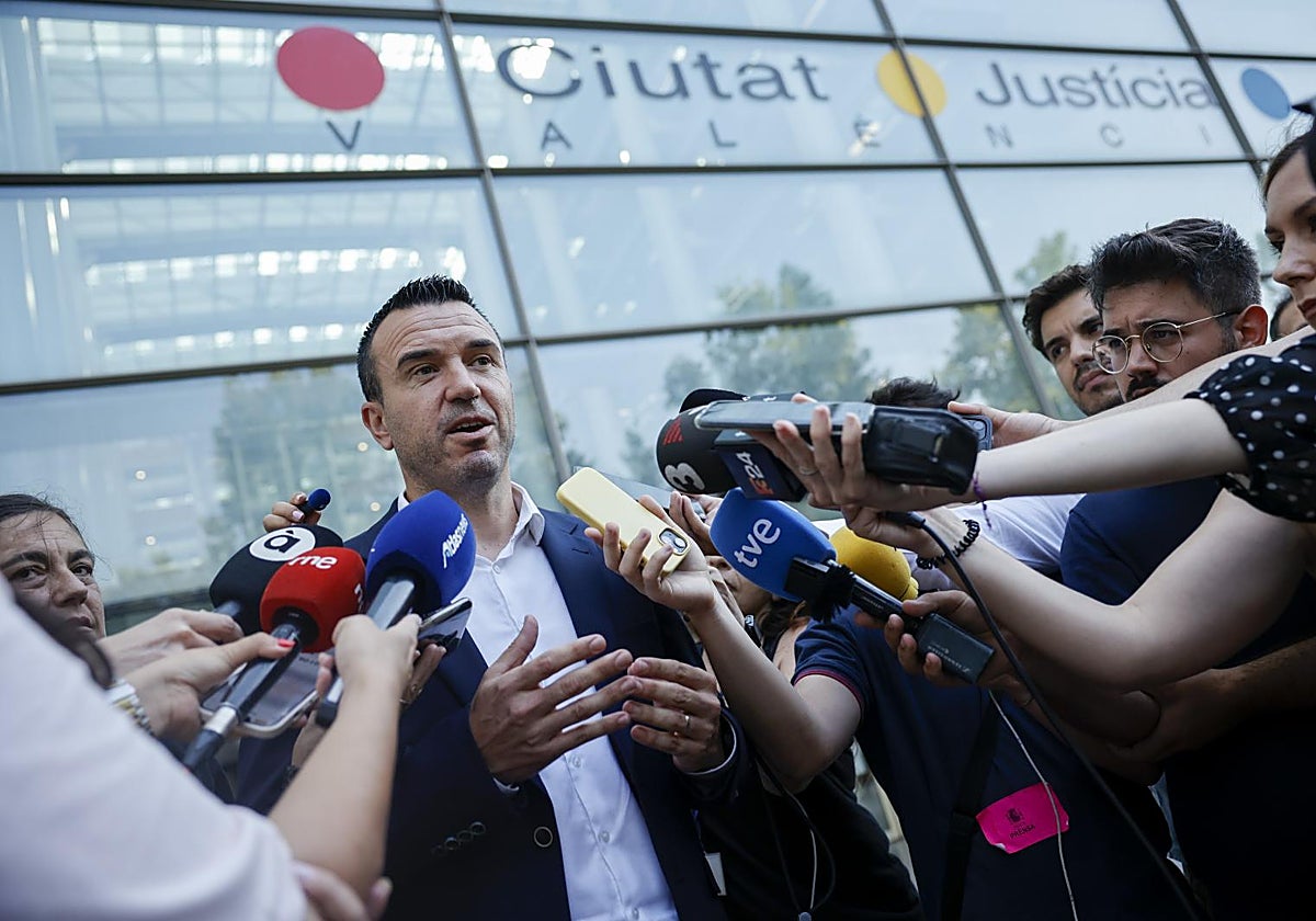 Imagen del presidente de la Diputación, Vicent Mompó, tras declarar como testigo por la gestión de la dana