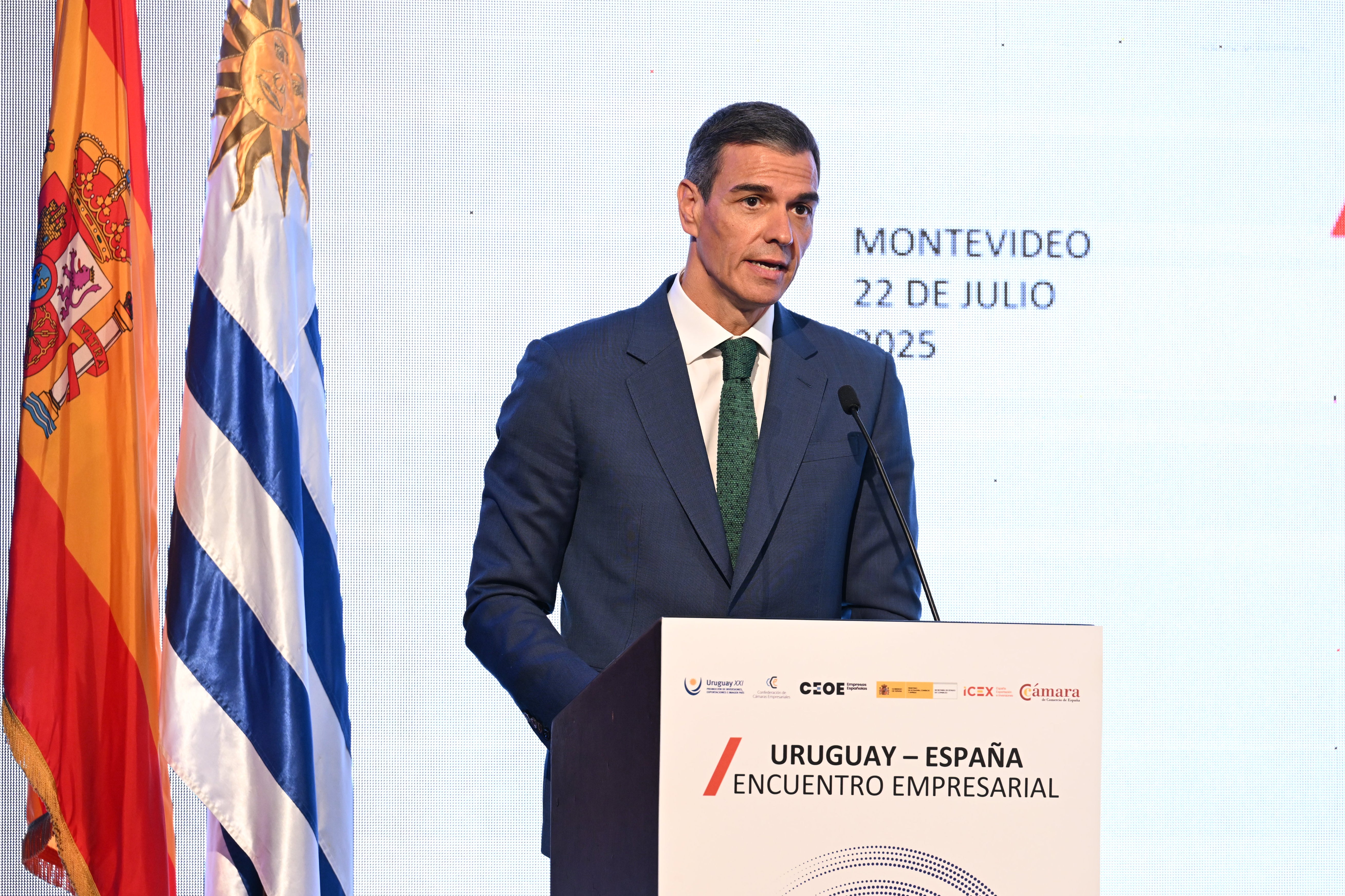 Sánchez pide personarse como perjudicado en la causa por la lona que Hazte Oír desplegó frente al Congreso