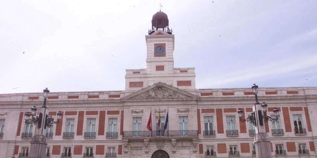 El Constitucional mantiene la ley de Ayuso que impide señalar el pasado franquista de Sol