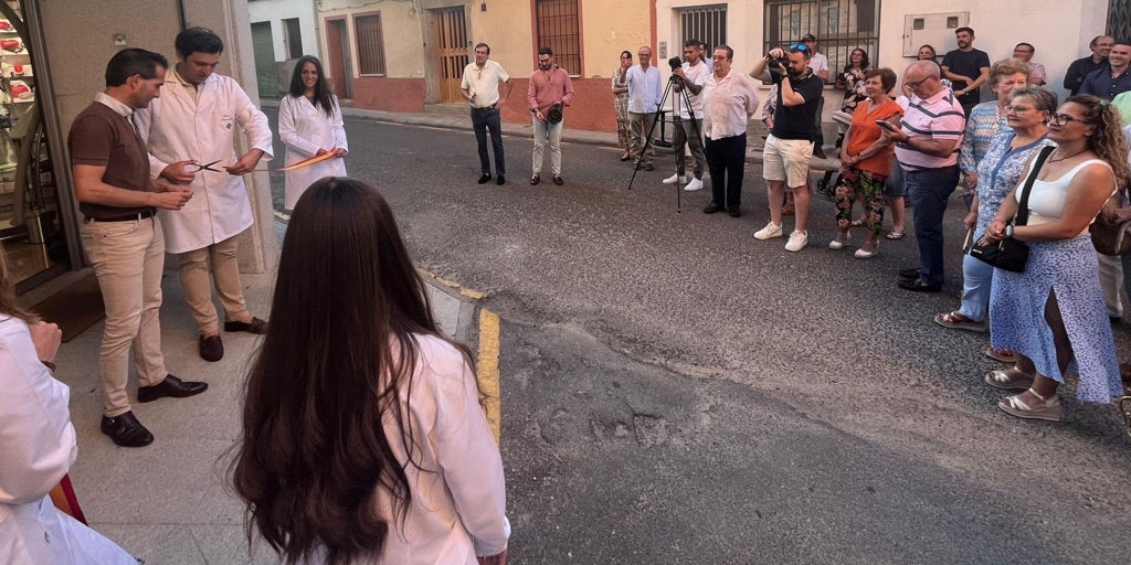 Relevo generacional en la farmacia de Navalcán (Toledo) con Álvaro Bejerano al frente