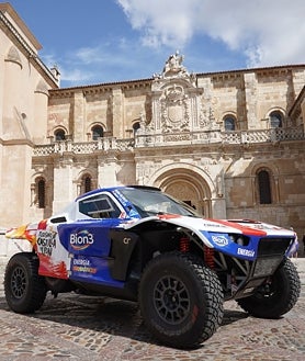 Imagen secundaria 2 - La presentación de la participación de Calleja en el rally Dakar