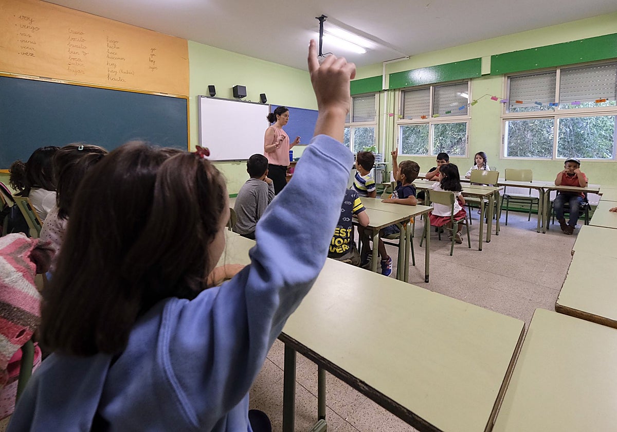 Junta y sindicatos alcanzan un preacuerdo para mejorar las condiciones laborales de los docentes