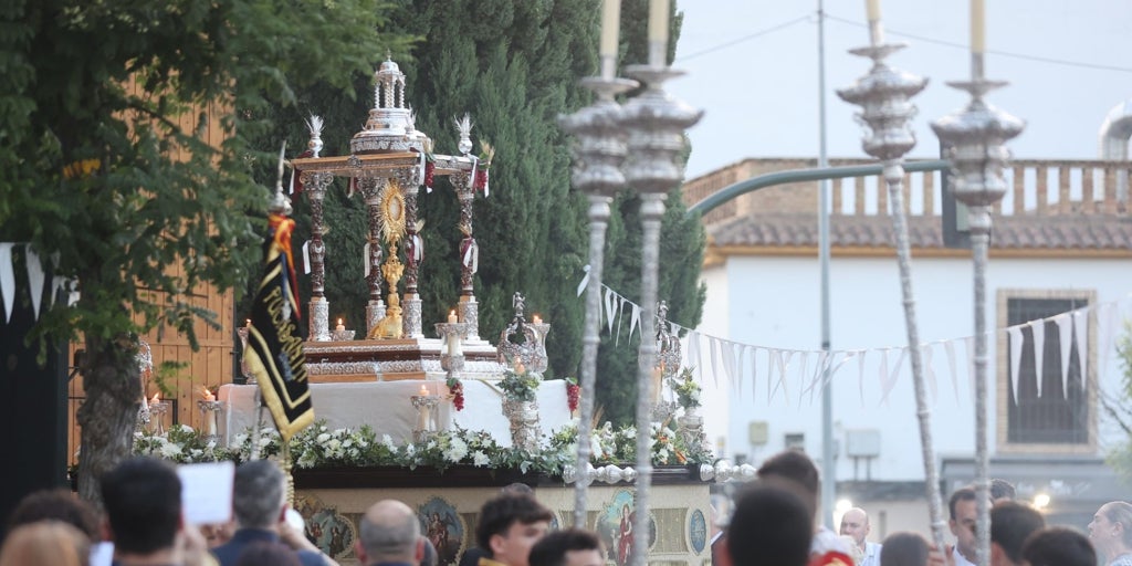 Una gran procesión del Corpus y un rosario con la Divina Pastora, dentro de la Misión Diocesana en Córdoba