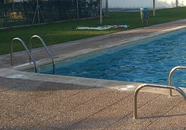 Un niño de tres años, trasladado al hospital tras sufrir un accidente  en la piscina de su casa en Burguillos