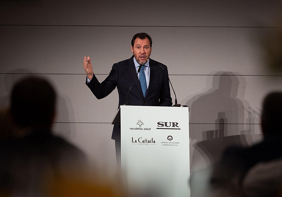 El ministro de Transportes y Movilidad Sostenible, Óscar Puente explica su plan de movilidad para Málaga, en el foro organizado por SUR, del grupo Vocento