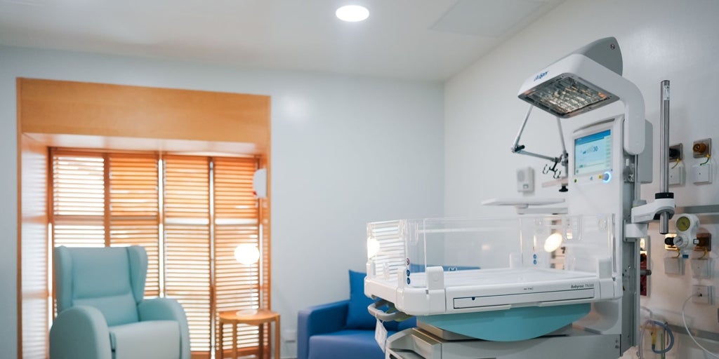 El Hospital Gregorio Marañón crea la primera unidad para que los bebés ingresados en la UCI estén acompañados de sus familias en todo momento