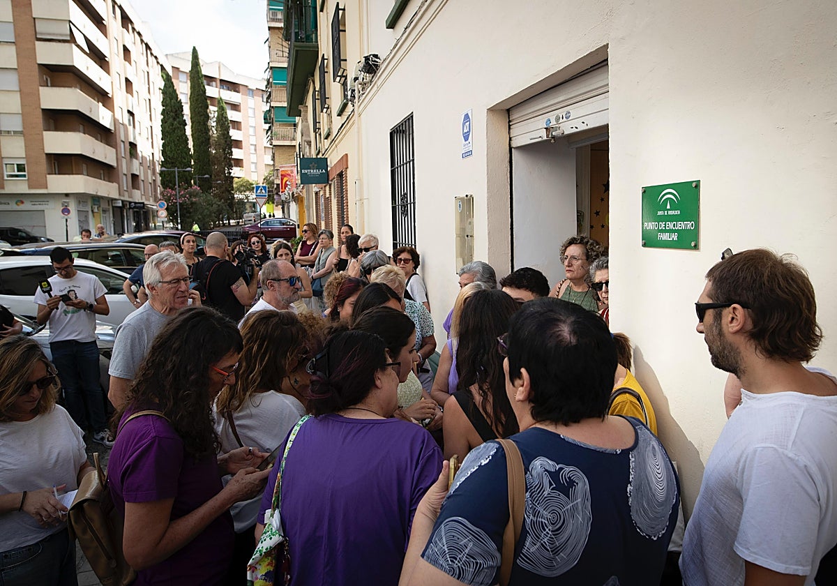 Exterior del Punto de Encuentro Familiar, el pasado martes