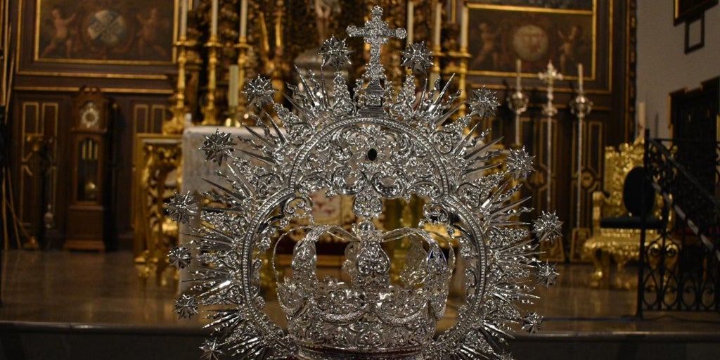 La corona de las Estrellas de la Virgen de los Ángeles en sus Misterios Gozosos de Córdoba luce ya restaurada