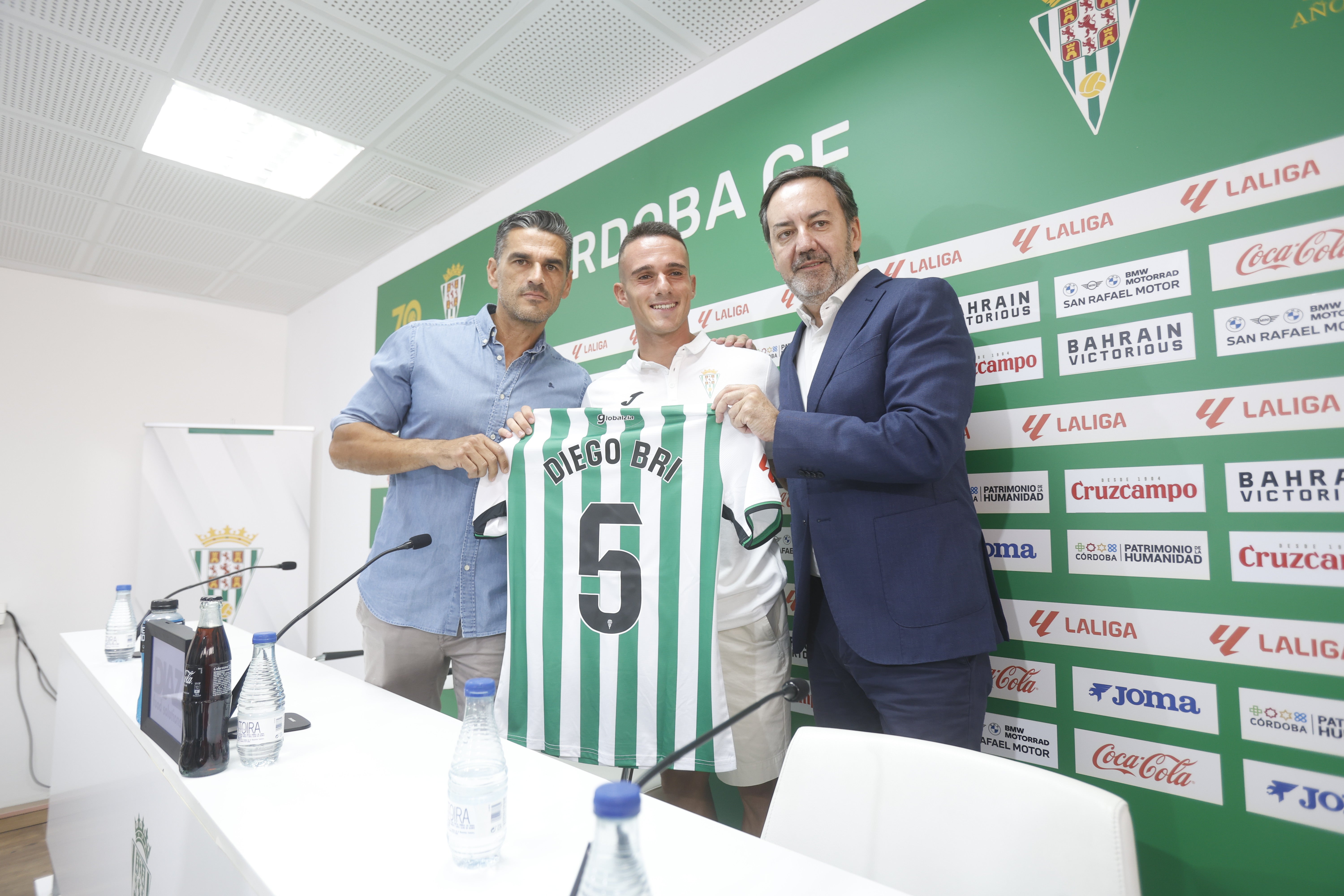 Las mejores imágenes de la presentación de Kevin Medina, Dani Requena y Diego Bri con el Córdoba CF