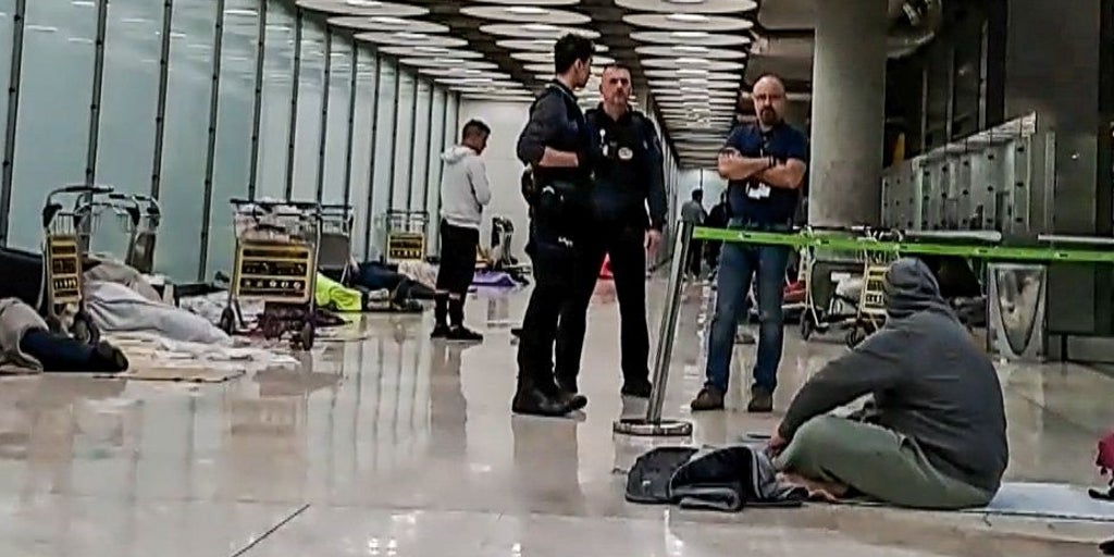 Cerrojazo de AENA al aeropuerto de Barajas sin haber hecho el censo de indigentes ni contar con el ayuntamiento de Madrid