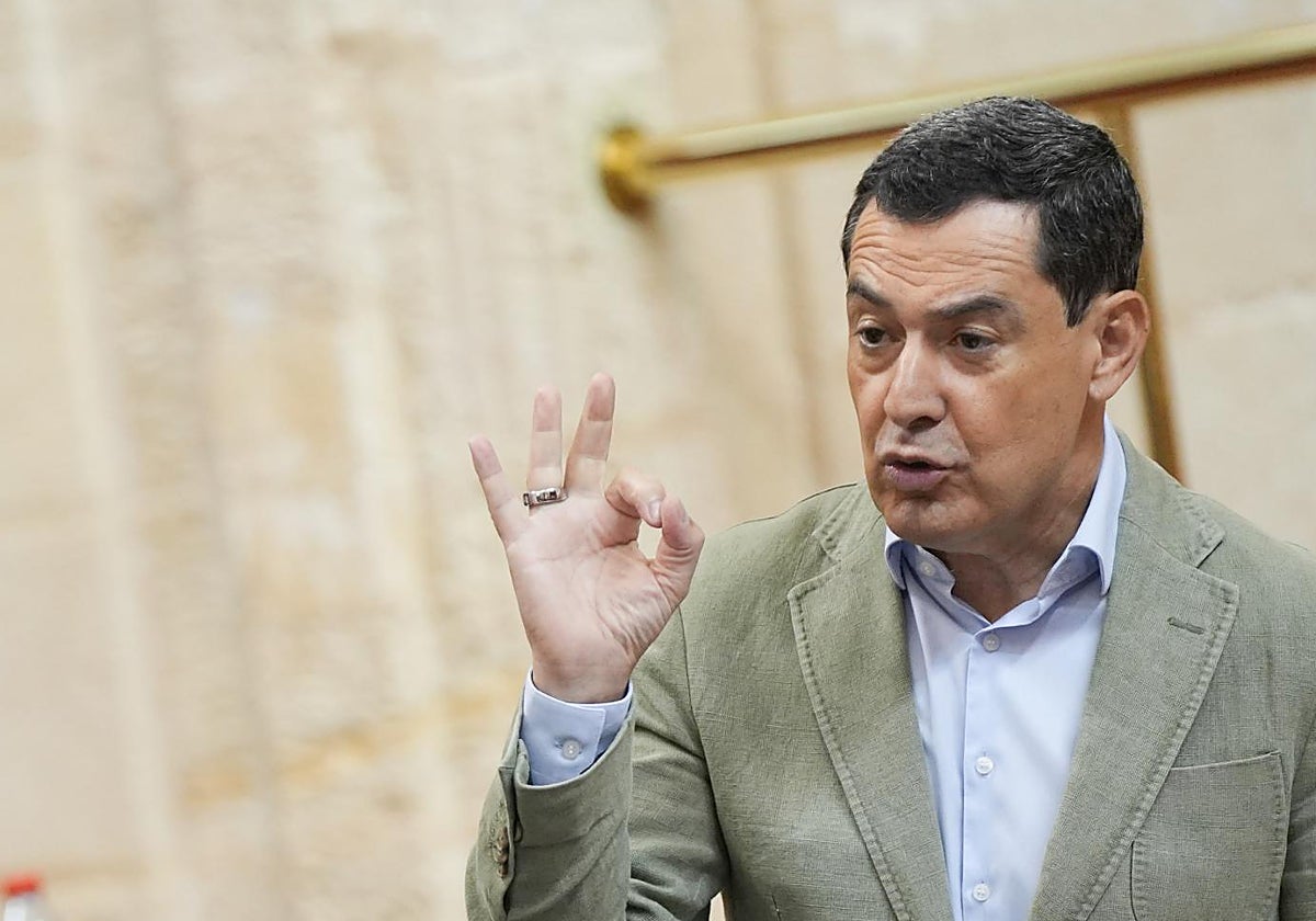 Juanma Moreno durante el debate del Parlamento