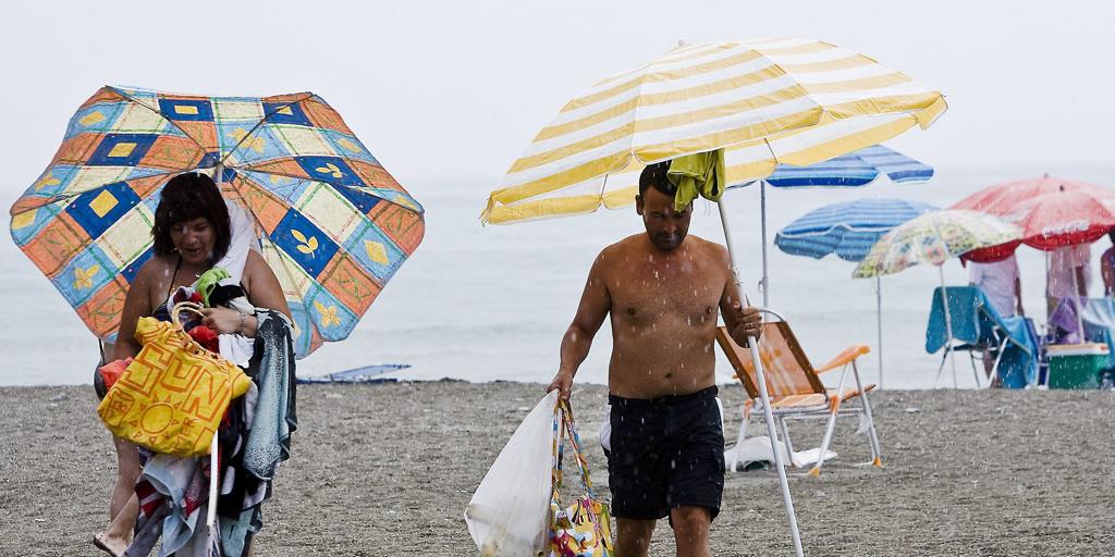 Estas son las playas de Andalucía en las que va a llover este fin de semana: la Aemet activa el aviso amarillo en dos provincias