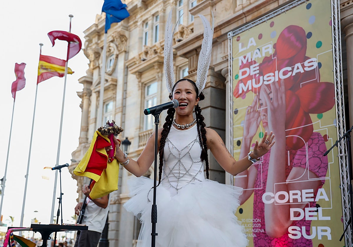 Valentina Rodriguez con lencería de encaje