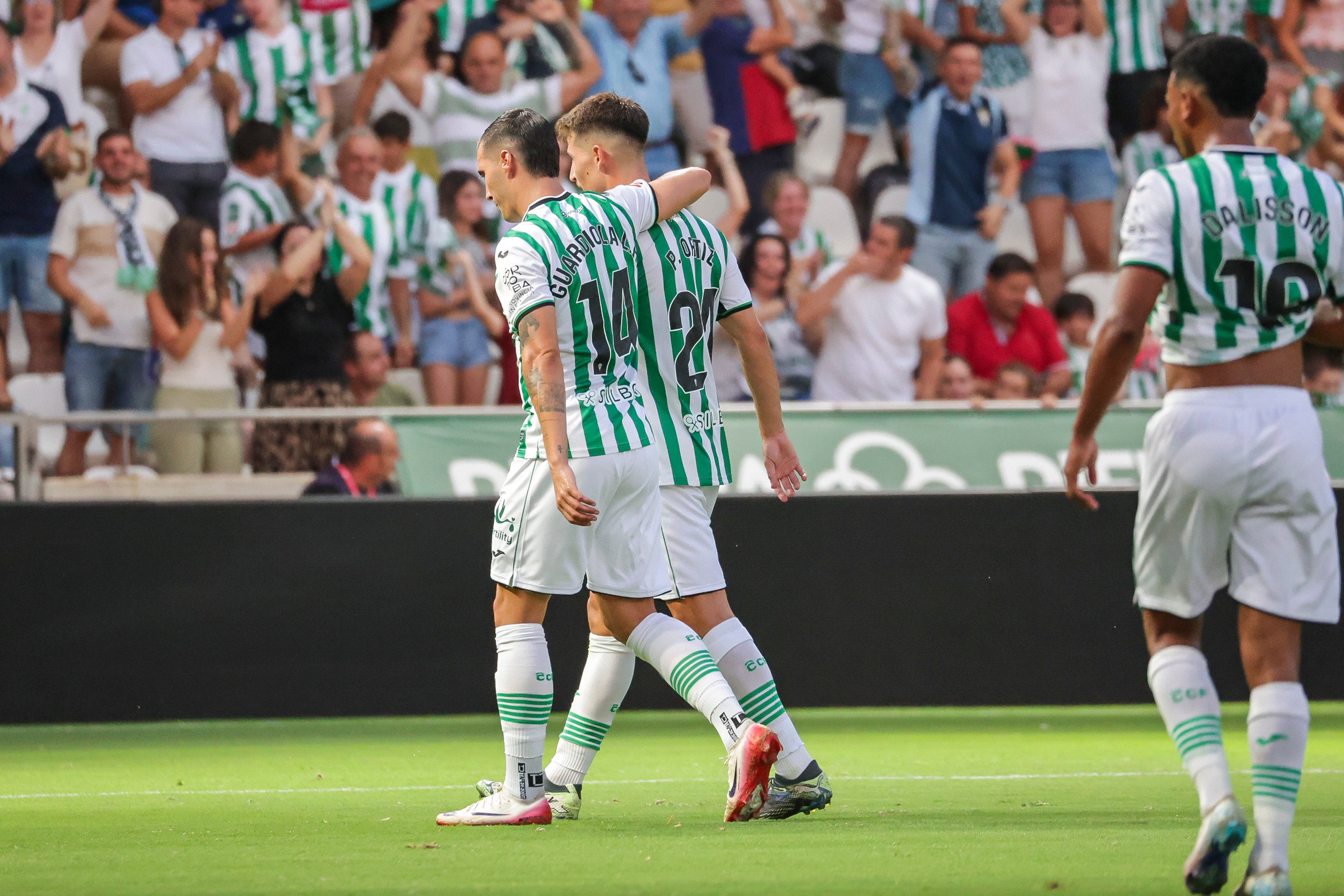 Las imágenes del ambientazo en el Arcángel en el Córdoba CF-Real Betis