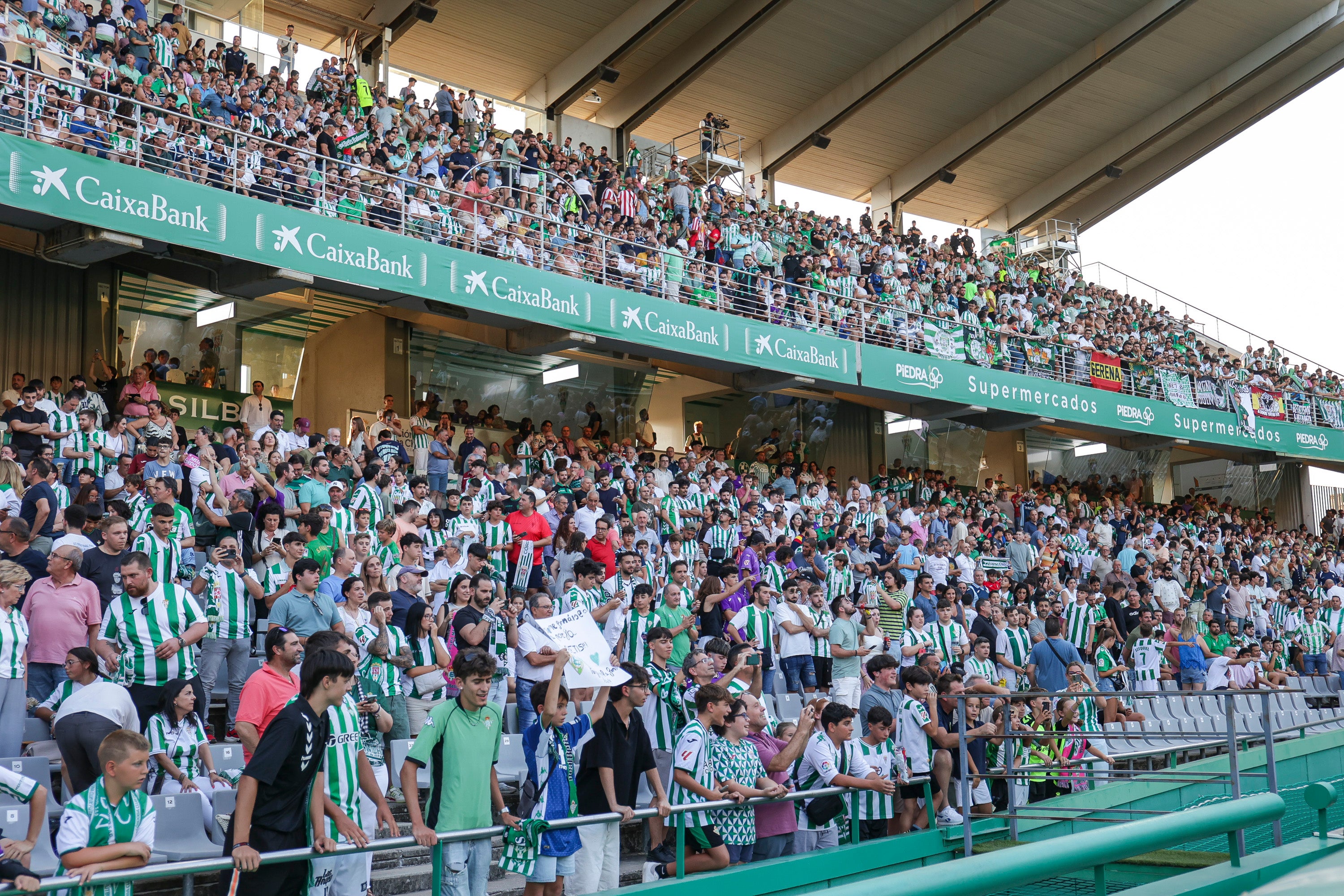 Las imágenes del ambientazo en el Arcángel en el Córdoba CF-Real Betis