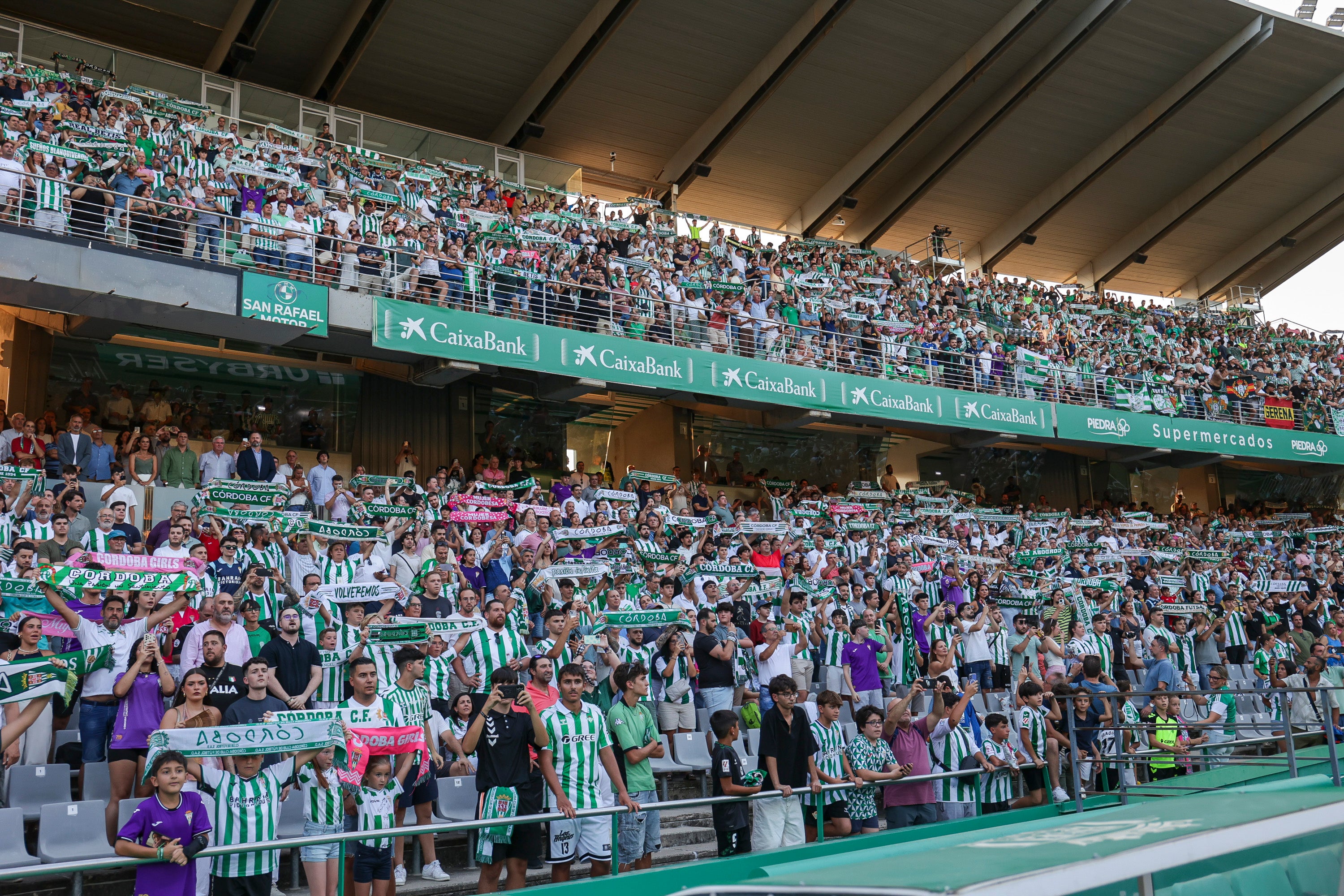 Las imágenes del ambientazo en el Arcángel en el Córdoba CF-Real Betis