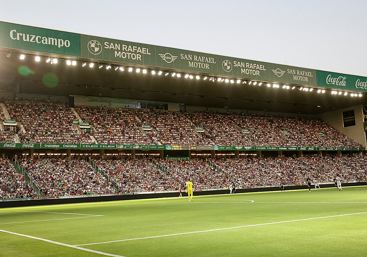 Ambiente de Preferencia en el partido entre el Córdoba CF y el Betis