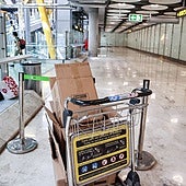 El cerrojazo de AENA echa a perder el trabajo social con los indigentes en el aeropuerto de Barajas