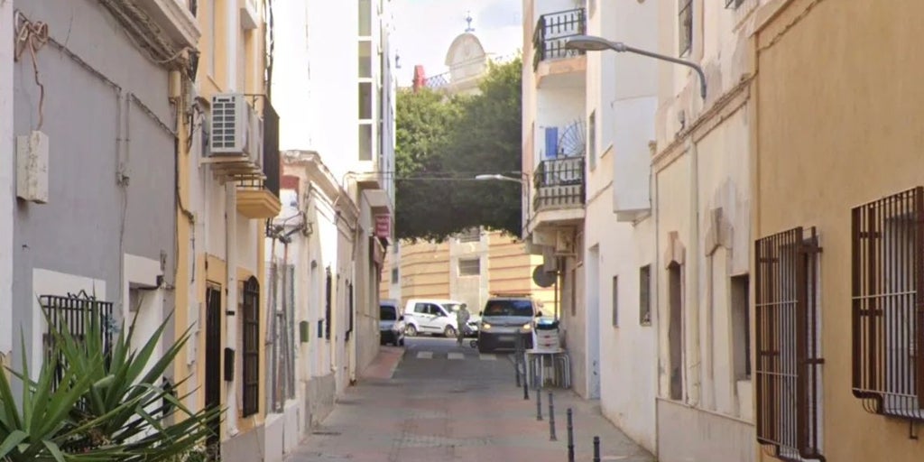 Prisión provisional para el parricida que apuñaló a su padre y lo abandonó en Almería