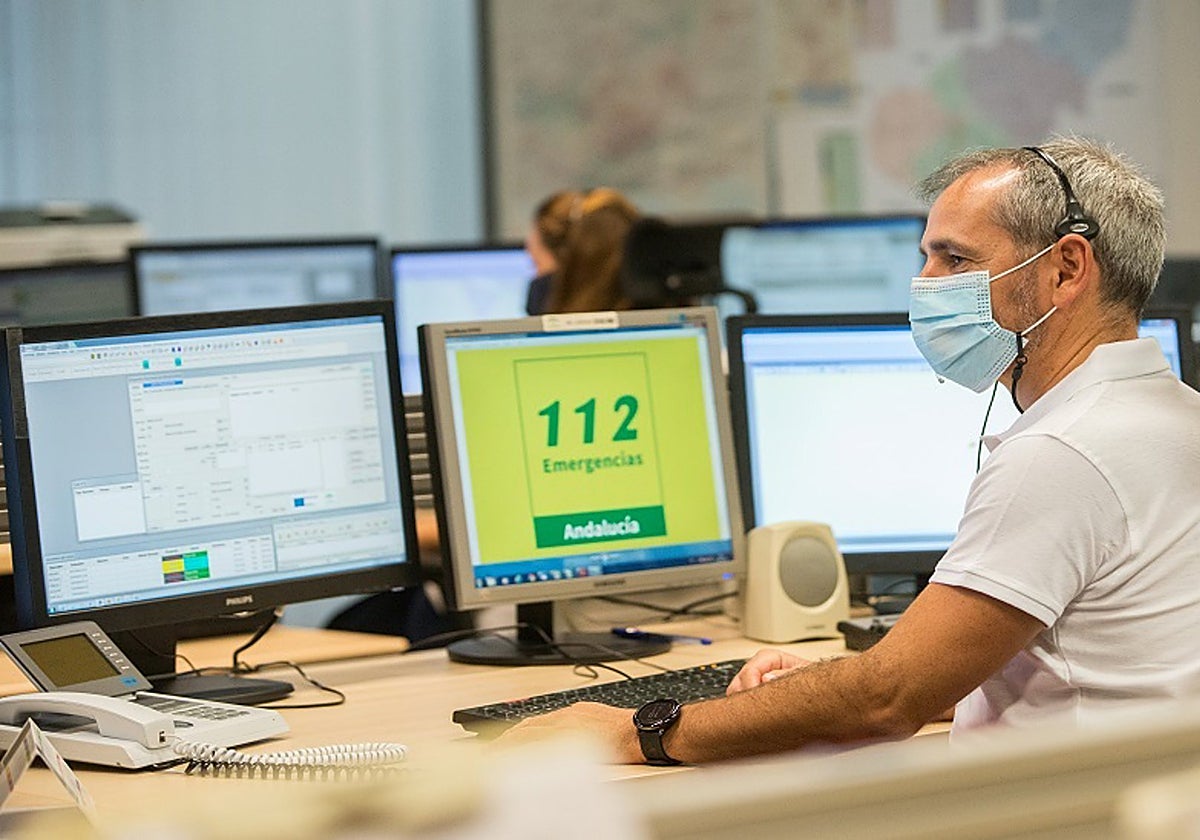 Un operador del 112 Andalucía