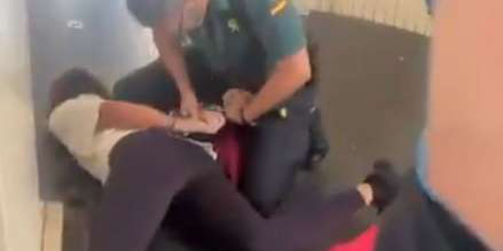 Vueling justifica la expulsión de un grupo de adolescentes judíos por poner «en un alto riesgo» el avión