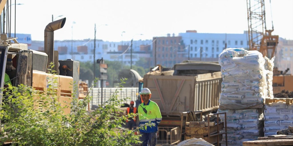 La Junta tira de la inversión en obra pública en Andalucía, que sigue creciendo