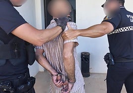 Detenido un grupo de okupas tras pillarles entrando en una casa en Valencia a la que habían cambiado la cerradura